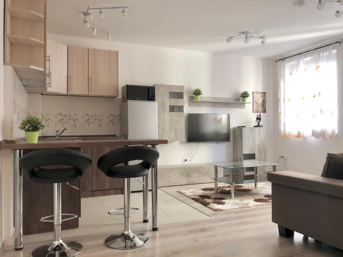 Exclusive Home - D. Apartman ペーチ エクステリア 写真